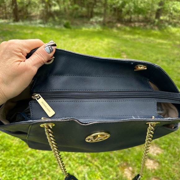 *$3 Start* Michael Kors Navy Blue Tote Bag - Picture 7 of 13